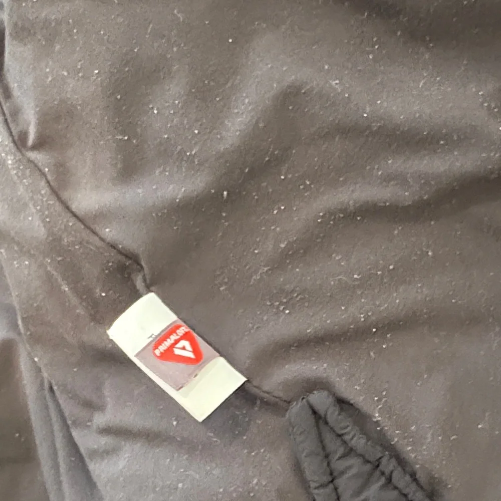 Vuori Black Quilted Puffer Jacket - Picture 5 of 6